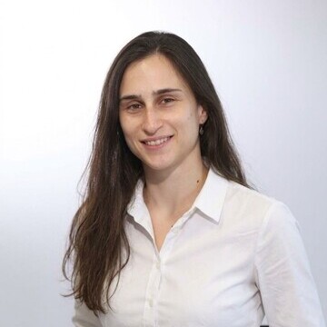 גב' ניקה קוגוסוב